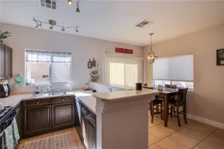 Photo #5: 2334247 Listing