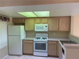 Photo #2: 2334316 Listing