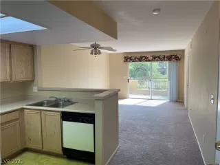 Photo #4: 2334316 Listing