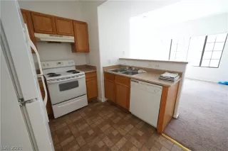 Photo #5: 2334325 Listing