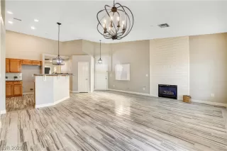 Photo #3: 2334361 Listing