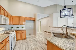 Photo #6: 2334361 Listing