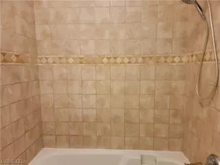 Photo #5: 2334365 Listing 