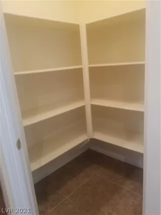 Photo #5: 2334367 Listing