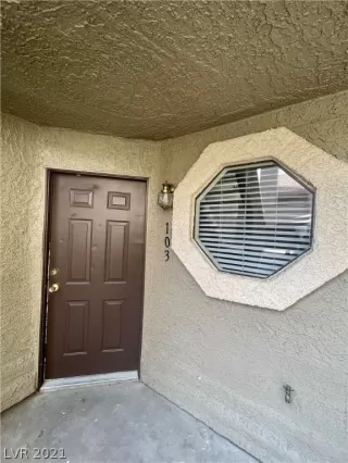 Photo #5: 2334374 Listing