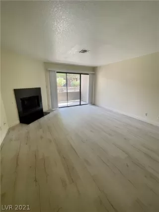 Photo #6: 2334374 Listing