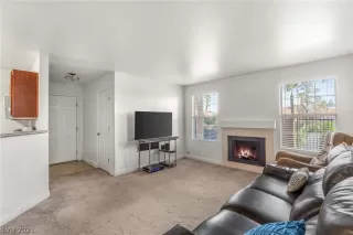 Photo #5: 2334387 Listing