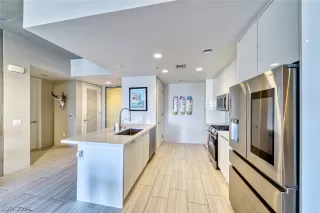 Photo #6: 2334389 Listing