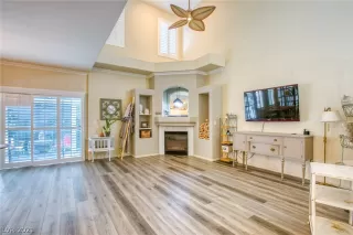Photo #4: 2334401 Listing