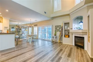 Photo #5: 2334401 Listing
