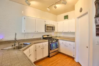 Photo #5: 2334411 Listing