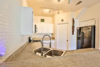 Photo #6: 2334411 Listing