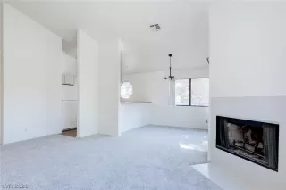 Photo #5: 2334415 Listing 