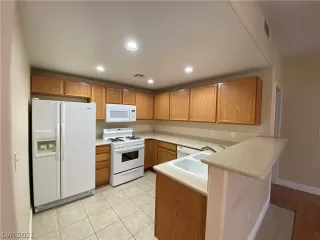 Photo #3: 2334434 Listing 