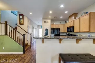 Photo #5: 2334447 Listing 