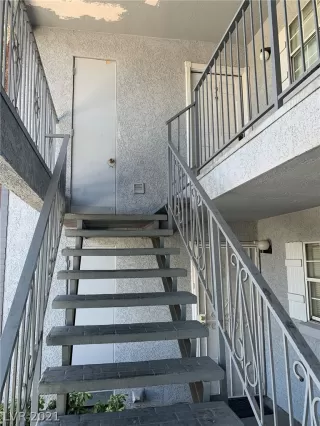 Photo #2: 2334473 Listing 