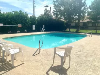 Photo #4: 2334494 Listing