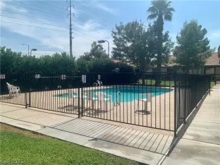 Photo #5: 2334494 Listing