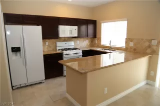 Photo #6: 2334520 Listing