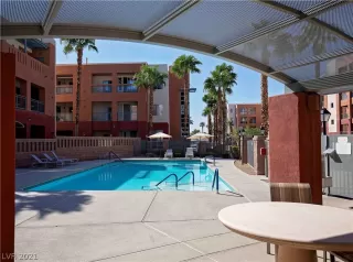 Photo #6: 2334521 Listing