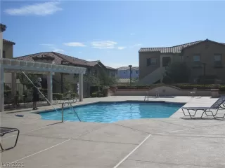 Photo #5: 2334556 Listing