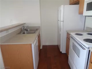 Photo #5: 2334583 Listing