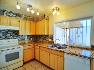 Photo #2: 2334585 Listing