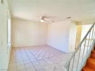 Photo #5: 2334585 Listing