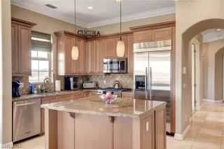 Photo #3: 2334630 Listing