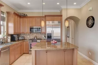 Photo #4: 2334630 Listing