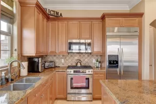 Photo #5: 2334630 Listing