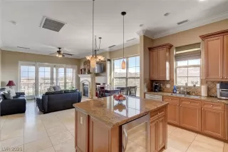 Photo #6: 2334630 Listing