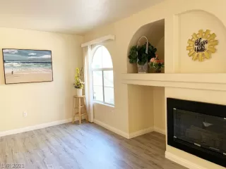 Photo #4: 2334720 Listing