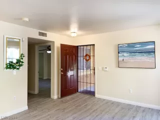 Photo #6: 2334720 Listing