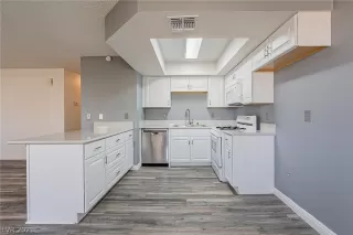 Photo #1: 2334729 Listing