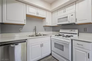 Photo #4: 2334729 Listing