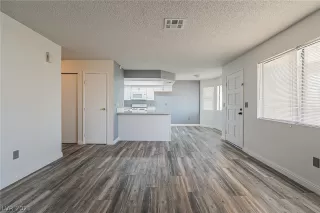 Photo #5: 2334729 Listing