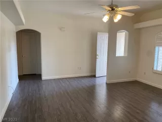 Photo #4: 2334753 Listing 