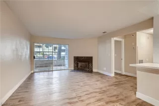 Photo #5: 2334759 Listing 