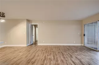 Photo #6: 2334759 Listing 