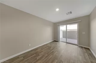 Photo #3: 2334779 Listing