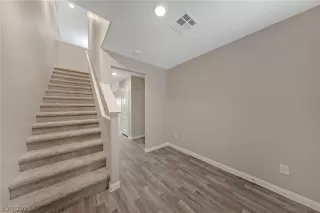 Photo #5: 2334779 Listing