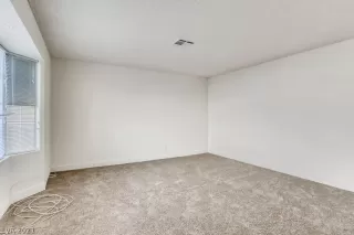 Photo #5: 2334804 Listing