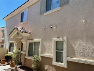 Photo #3: 2334818 Listing