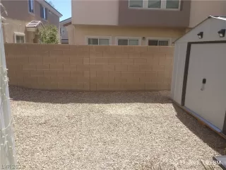 Photo #5: 2334818 Listing
