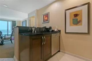 Photo #5: 2334824 Listing