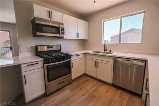 Photo #4: 2334830 Listing 