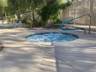 Photo #3: 2334871 Listing