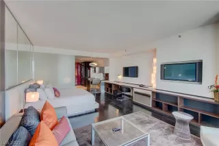 Photo #3: 2334881 Listing