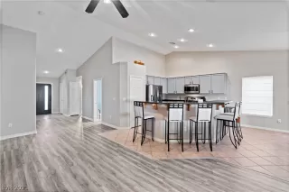 Photo #6: 2334893 Listing 